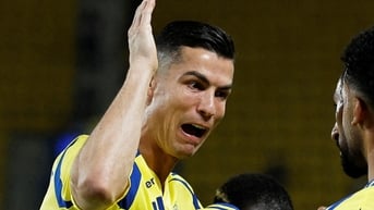 Ronaldo hành động kỳ lạ, Neymar bất ngờ rời đội tuyển Brazil lỡ cuộc hẹn với Messi