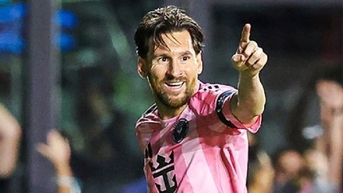 Lionel Messi ghi bàn, khiến CĐV đối thủ bật dậy vỗ tay ăn mừng