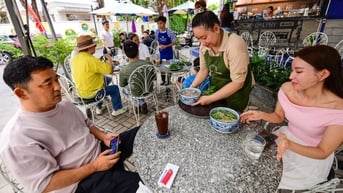 Đâu chỉ bà bán bún, vì sao nhiều hộ kinh doanh lớn cũng ngại lên doanh nghiệp?