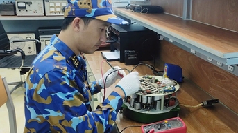 Chuyên gia chăm sóc ngư lôi hạng nặng