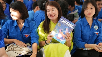 Tìm được phương pháp ôn thi chương trình mới qua Cẩm nang tuyển sinh