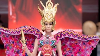 999 hoa hậu, nam vương trình diễn tại Tuần lễ Thời trang Sinh viên Toàn cầu