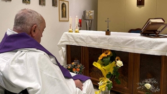 Công bố hình ảnh đầu tiên của Giáo hoàng Francis sau hơn một tháng nhập viện