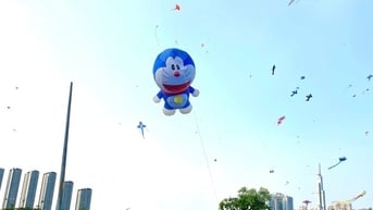 Cánh đồng diều lớn nhất TPHCM nhộn nhịp mỗi chiều