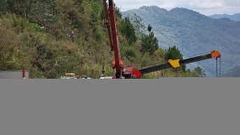 Xe container lao xuống vực, 2 người tử vong, 1 bị thương