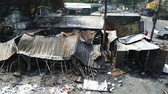 Tiểu thương thẫn thờ sau vụ cháy chợ Thanh Đa ở TPHCM