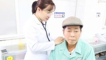 Người đàn ông 63 tuổi nhập viện vì men gan tăng cao do lạm dụng uống nước lá vối và xạ đen liên tục để giải độc