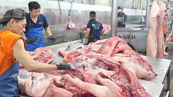 Doanh nghiệp muốn tăng giá thịt heo bình ổn
