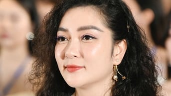 Nhan sắc hoa hậu Nguyễn Thị Huyền gây chú ý sau 21 năm đăng quang