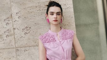 Mặc đẹp cả tuần với đầm midi hè thoáng mát
