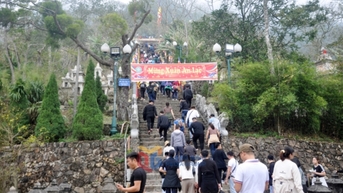 Mùa xuân đi lễ đền, chùa...
