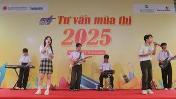 Học sinh Trường THPT chuyên Võ Nguyên Giáp hát hay, nhảy đẹp