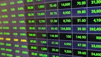 Có nên chốt lời ở vùng 1.300 điểm?