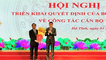 Nguyen Duy Lam 씨는 Ha Tinh 성 당위원회 서기직을 맡고 있습니다.
