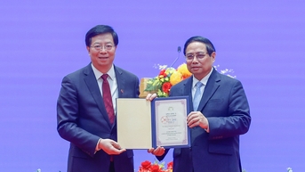 Thủ tướng Phạm Minh Chính nhận danh hiệu 'Giáo sư danh dự' Đại học Thanh Hoa