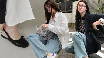 Không thích diện giày cao gót thì hãy học phụ nữ Hàn diện 5 kiểu giày bệt này khi tới công sở