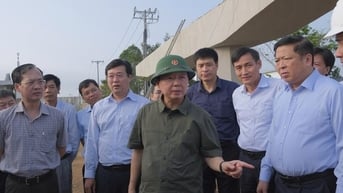 Phó Thủ tướng Trần Hồng Hà kiểm tra dự án cao tốc ở ĐBSCL