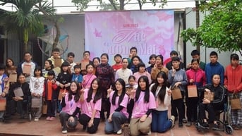 Gần 100 học sinh Hà Nội trao yêu thương tới trẻ khuyết tật