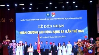 Đoàn Trường Đại học Sư phạm Hà Nội đón nhận Huân chương Lao động hạng Ba
