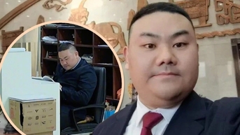 Làm bảo vệ 10 năm ở trường đại học, người đàn ông trở thành luật sư