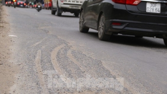 'Sống trâu’, ‘rãnh cào’ nham nhở trên nhiều tuyến phố Thủ đô sau sửa chữa