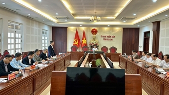 Phó Chủ tịch UBND tỉnh Nguyễn Hữu Quế làm việc với Công ty cổ phần sản xuất và kinh doanh Vinfast