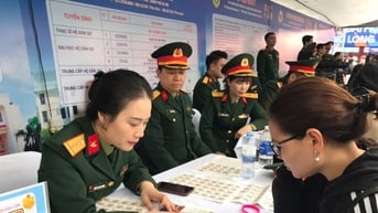Phụ huynh, học sinh tâm tư trước mùa tuyển sinh đại học: Các chuyên gia khuyên gì?