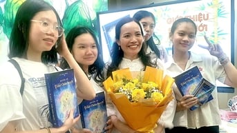 Cô giáo dạy văn ở TP.HCM viết tiểu thuyết lịch sử trong 3 năm