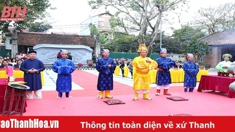 Nhiều điểm đến tâm linh hút khách