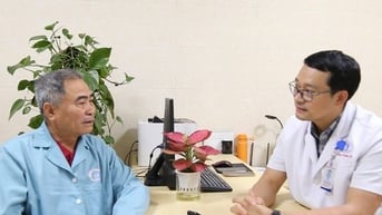 'Trước đây tôi khỏe lắm, chưa phải đến bệnh viện bao giờ bác sĩ ạ'
