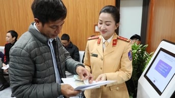 Người dân được phép xuất trình giấy phép lái xe qua VNeID