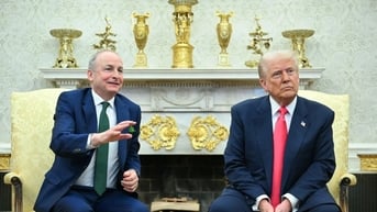 Tổng thống Trump "lột xác" Nhà Trắng, dát vàng phòng Bầu dục