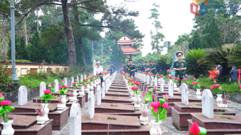 Đoàn Cựu chiến binh tỉnh thăm lại chiến trường xưa