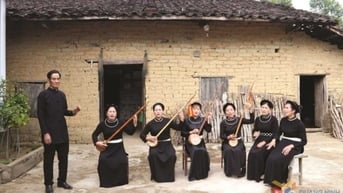 Giữ gìn, phát huy giá trị văn hóa để phát triển du lịch