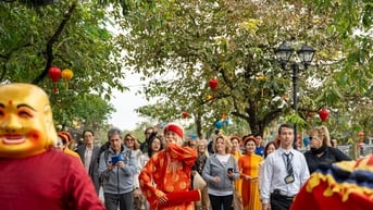 Vang tiếng trống hội giữa phố