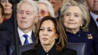 Ông Trump tước đặc quyền an ninh của bà Harris, bà Clinton