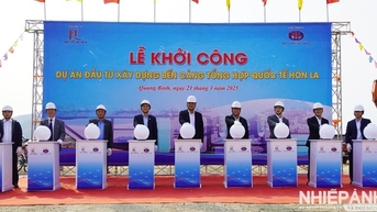 ពិធីបើកការដ្ឋានសាងសង់គម្រោងកំពង់ផែទូទៅអន្តរជាតិ Hon La ដែលមានតម្លៃ 2,299 ពាន់លានដុង