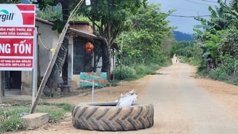 Nhà thầu cam kết xong cao tốc sẽ nâng cấp đường vào mỏ đá