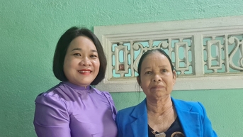 Trưởng ban Tuyên giáo và Dân vận Tỉnh ủy thăm, tặng quà gia đình chính sách tại Tiên Phước