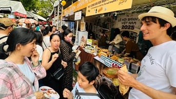 Bánh mì Việt Nam 'nâng cấp' với loại rau ăn kèm có giá hơn nửa triệu đồng/kg