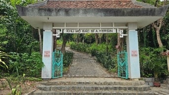 Cần sớm làm đường vào mộ bác sĩ A.Yersin