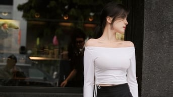 Khoe trọn cá tính với chân váy xẻ tà cho những ngày hè oi bức