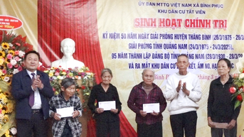 Lãnh đạo tỉnh Quảng Nam dự sinh hoạt chính trị tại khu dân cư Tất Viên (xã Bình Phục)