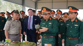Lục quân Mỹ bàn giao cơ sở huấn luyện rà phá bom mìn cho Bộ Quốc phòng
