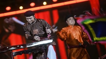 NSND Tự Long "mắng" Cường Seven vì hành động tháo mấn tại concert Anh trai