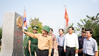 Bí thư Tỉnh ủy An Giang Lê Hồng Quang khảo sát tuyến biên giới trên địa bàn TX. Tân Châu