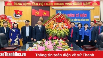 Phó Bí thư Tỉnh ủy Trịnh Tuấn Sinh chúc mừng Tỉnh đoàn Thanh Hóa
