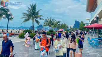 Chủ tàu cam kết không tăng giá vé từ cảng Ao Tiên đi Cô Tô và các xã đảo thuộc huyện Vân Đồn