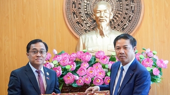 Đoàn đại biểu cấp cao tỉnh Sê Kông thăm, chúc mừng kỷ niệm 50 năm Ngày giải phóng tỉnh Quảng Nam