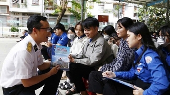 Vùng 3 Hải quân: thông tin tình hình biển đảo đến nhân dân Bình Định